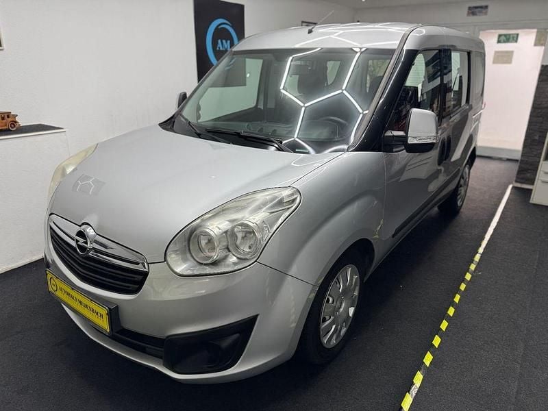 Gebraucht Opel Combo Edition 120 PS (88 kW) 2014 Silber Van / Kleinbus