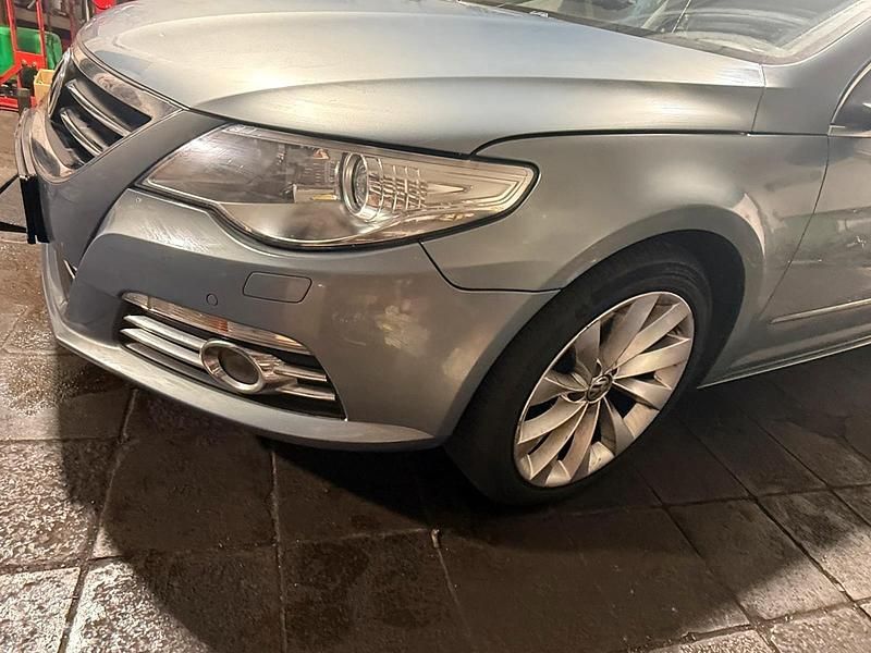 Blau Gebraucht 2010 VW Passat Limousine | 12.000 € - Bild 1/4