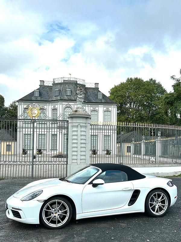 Weiß Gebraucht 2018 Porsche 718 Boxster Cabrio | 59.500 € (Fairer Preis) - Bild 1/4