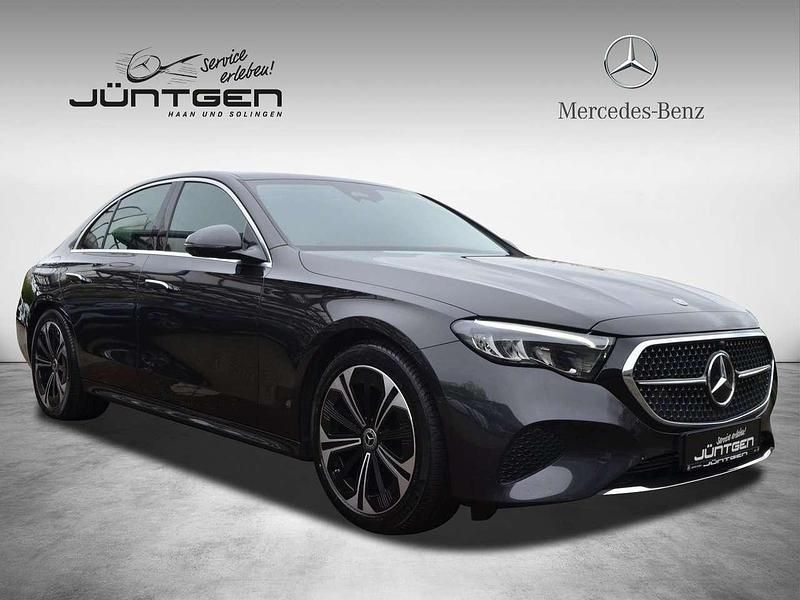 Grau Gebraucht 2023 Mercedes E220 Advanced Limousine | 45.555 € (Guter Preis) - Bild 1/4