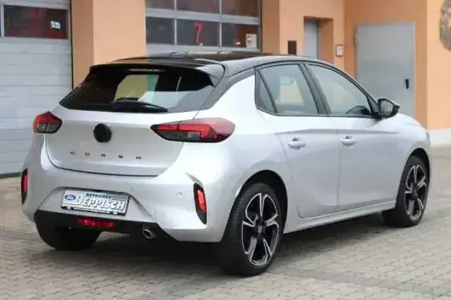 Gebraucht Opel Corsa Elegance 101 PS (74 kW) 2024 Kristallsilbermetallic (metallic) Limousine
