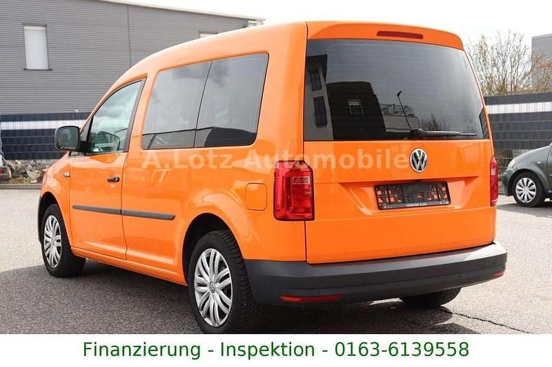 Second-hand VW Caddy 131 CP (96 kW) 2020 Portocaliu Monovolum