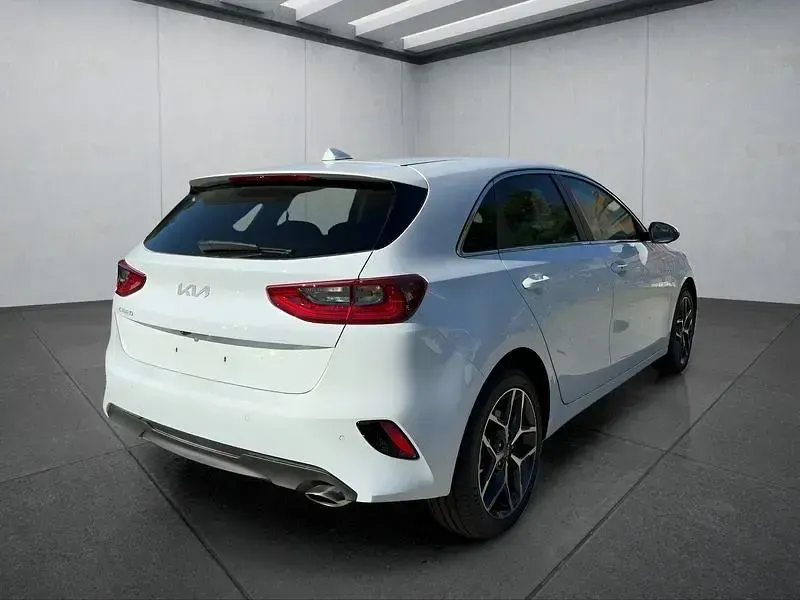 Neu Kia Ceed 140 PS (102 kW) 2026 Weiß Kleinwagen