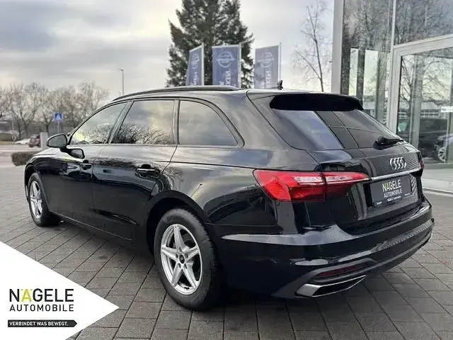 Gebraucht Audi A4 Ambiente 163 PS (119 kW) 2022 Schwarz Kombi