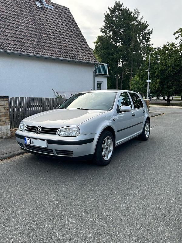 Silber Gebraucht 1997 VW Golf IV Kleinwagen | 2.500 € (Teuer) - Bild 1/4