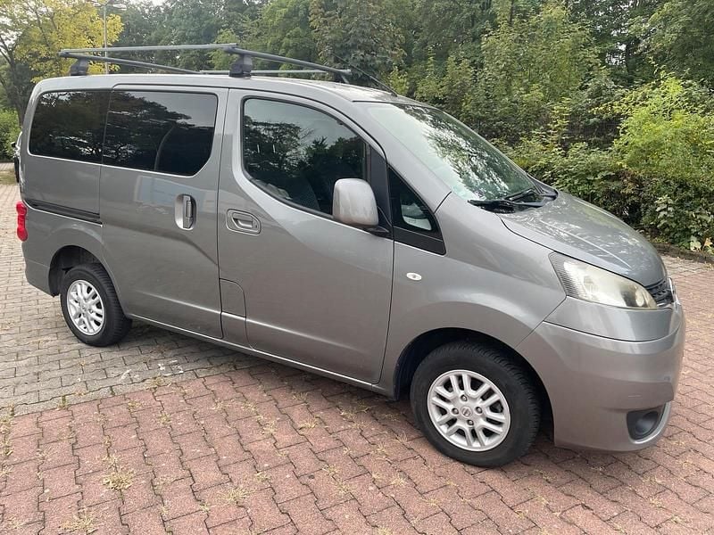 Grau Gebraucht 2012 Nissan Evalia Van / Kleinbus | 7.880 € (Etwas zu teuer) - Bild 1/4