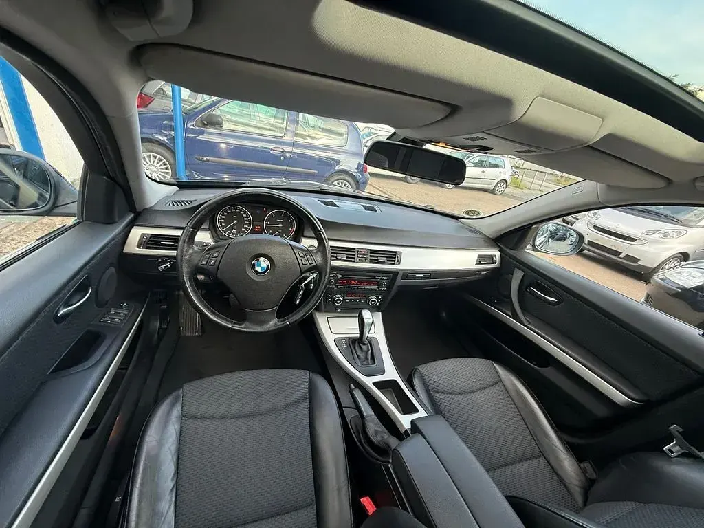 Gebraucht BMW 320 177 PS (130 kW) 2009 Schwarz Kombi