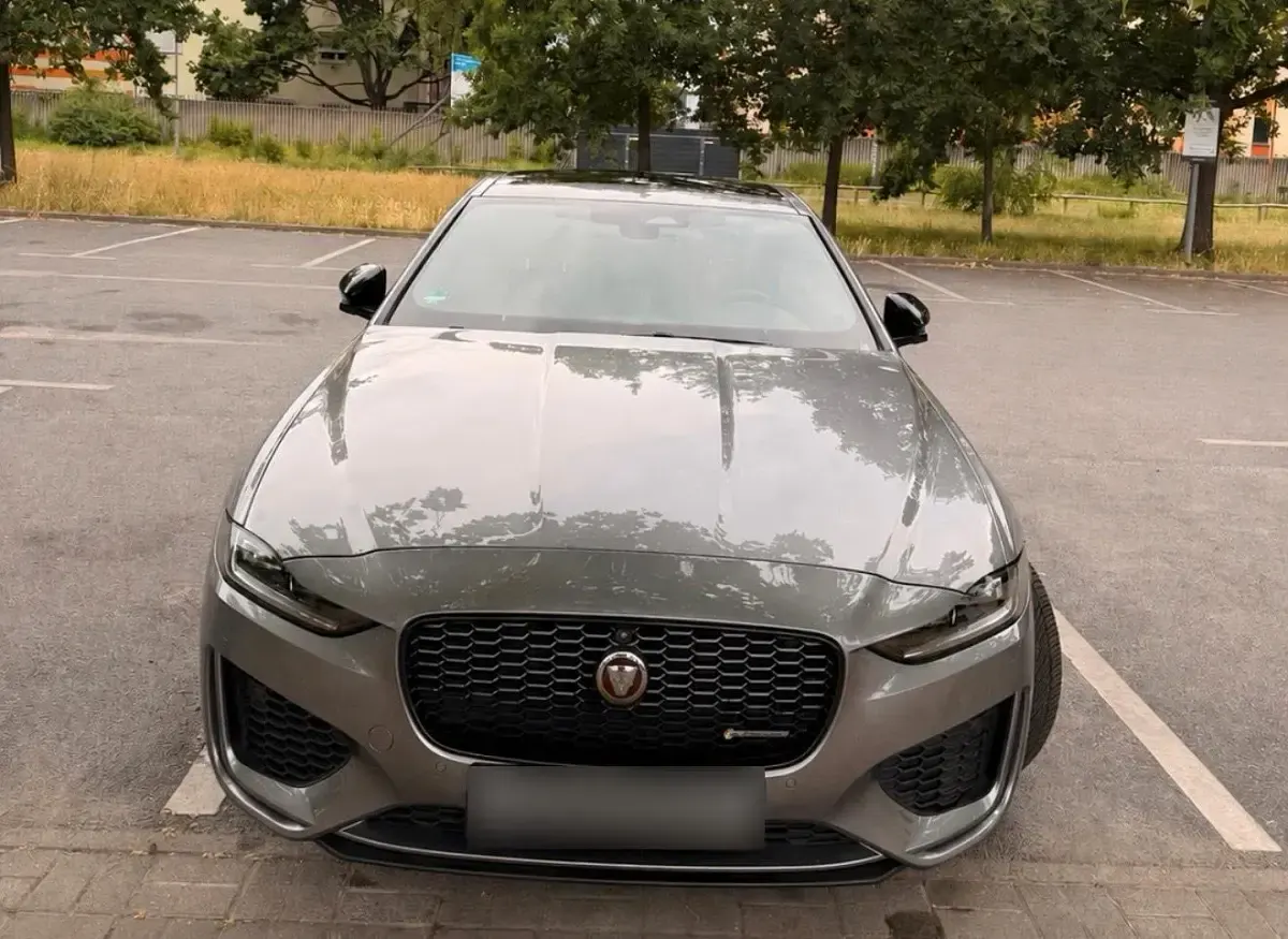 Gebraucht Jaguar XE R-Dynamic 250 PS (183 kW) 2023 Grau Limousine