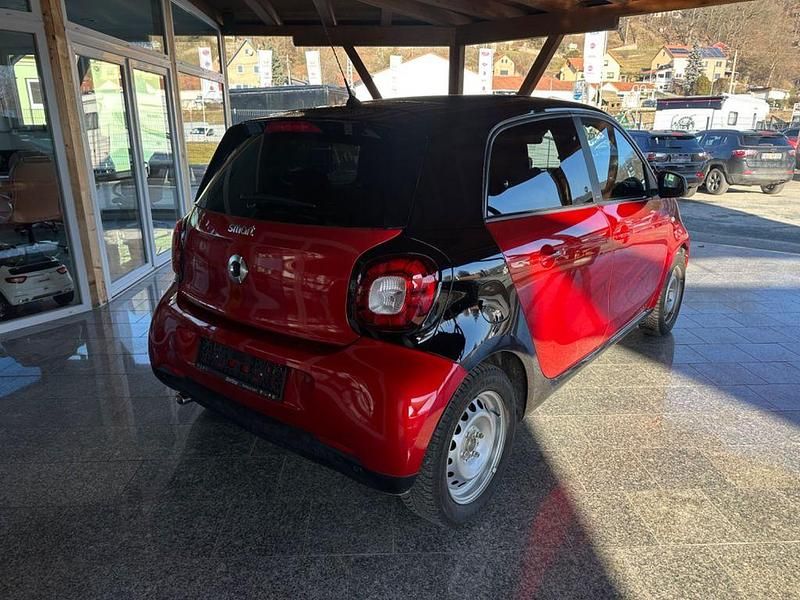 Gebraucht Smart ForFour 90 PS (66 kW) 2019 Schwarz Kleinwagen