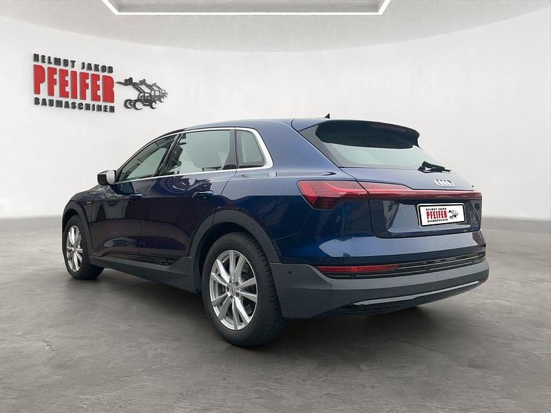 Gebraucht Audi e-tron Basis 230 kW (313 PS) 2021 Blau SUV