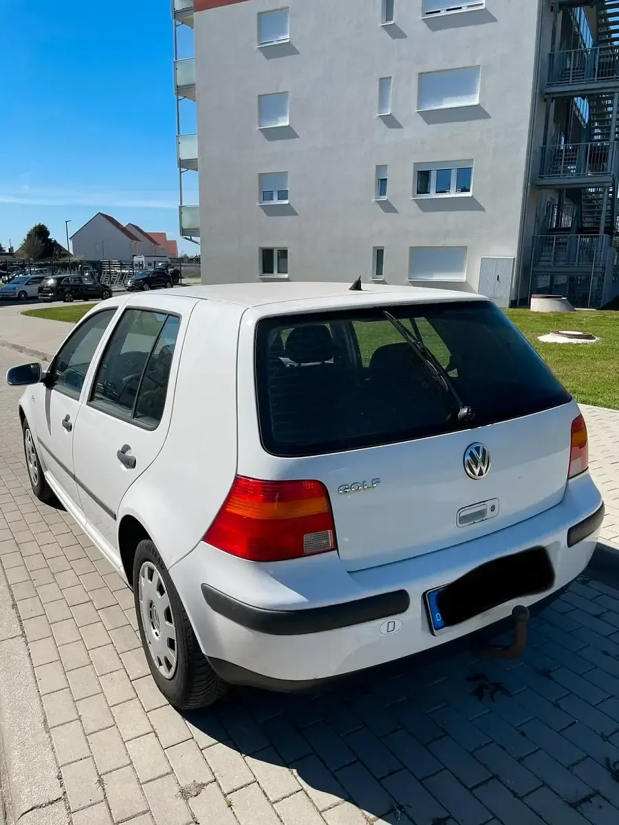 Używany VW Golf IV 75 KM (55 kW) 2000 Biały Sedan/Limuzyna
