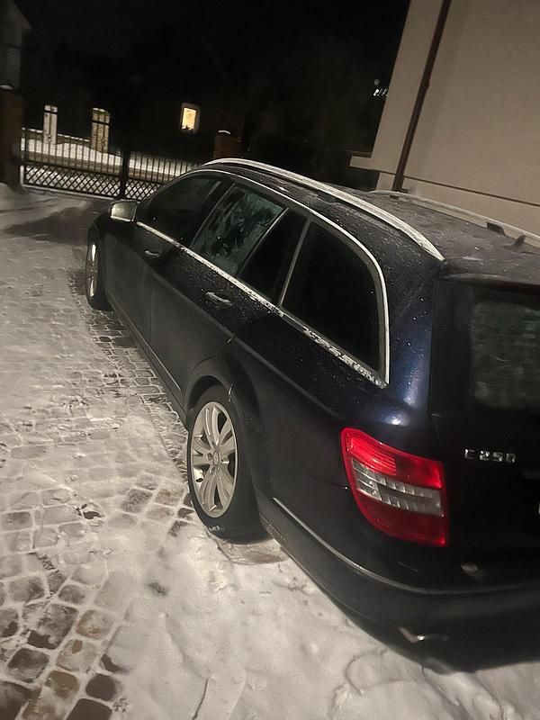 Gebraucht Mercedes C250 204 PS (150 kW) 2011 Blau Kombi