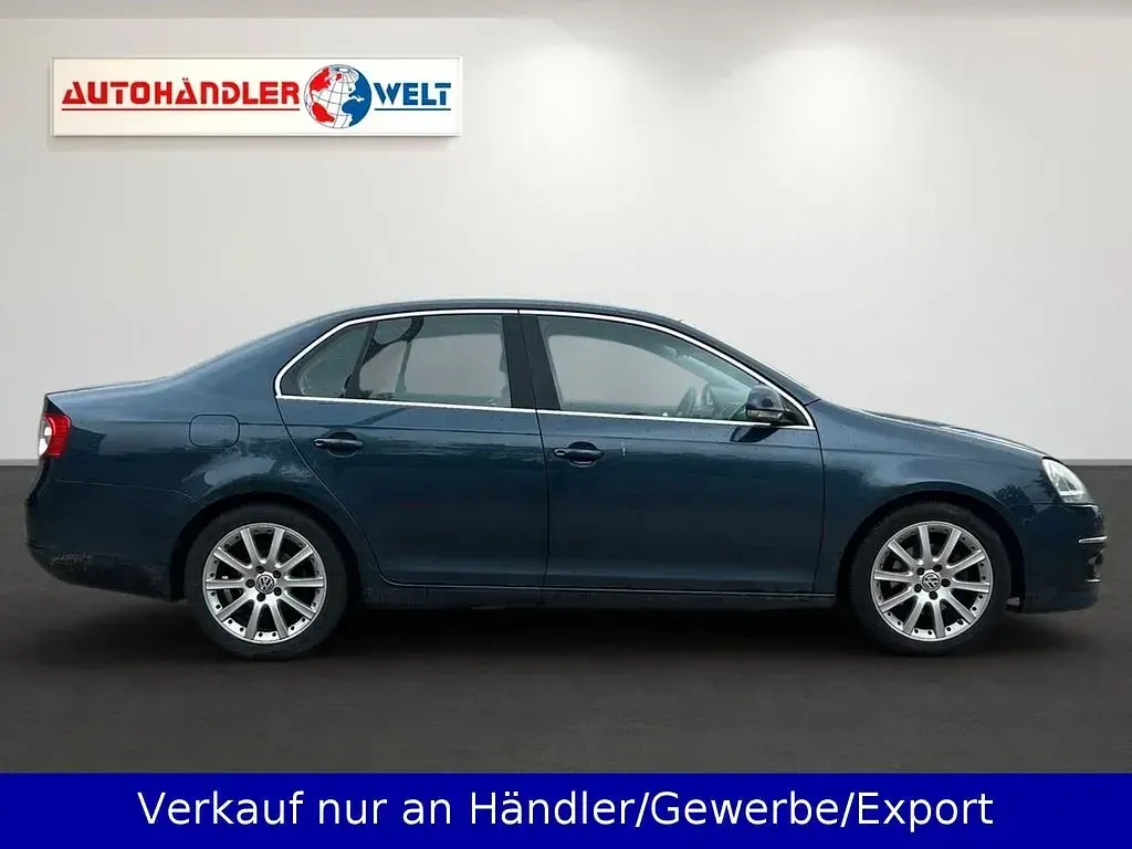 Gebraucht VW Jetta 150 PS (110 kW) 2008 Blau Limousine