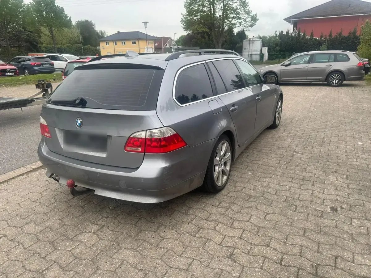 Gebraucht BMW 530 231 PS (169 kW) 2006 Grau Kombi