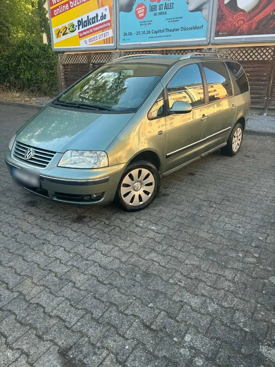 Second-hand VW Sharan 131 CP (96 kW) 2005 Albastru Monovolum