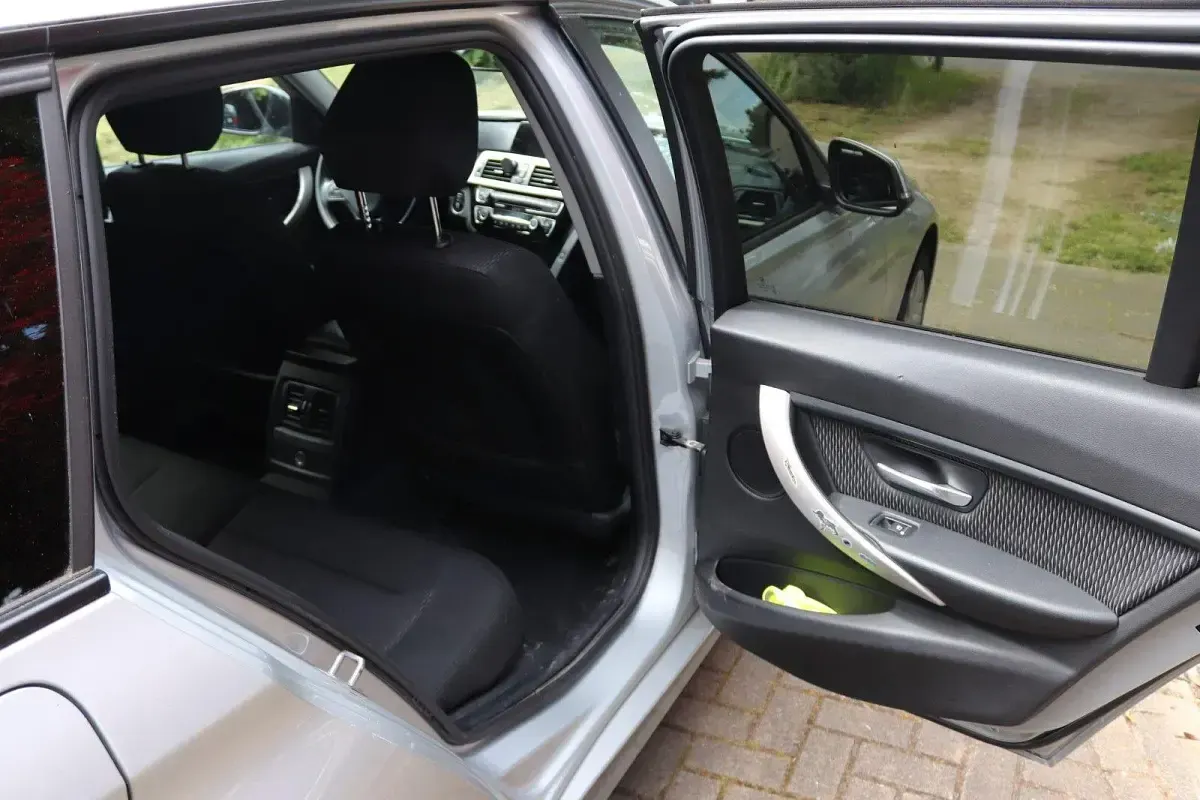 Gebraucht BMW 318 150 PS (110 kW) 2017 Silber Kombi
