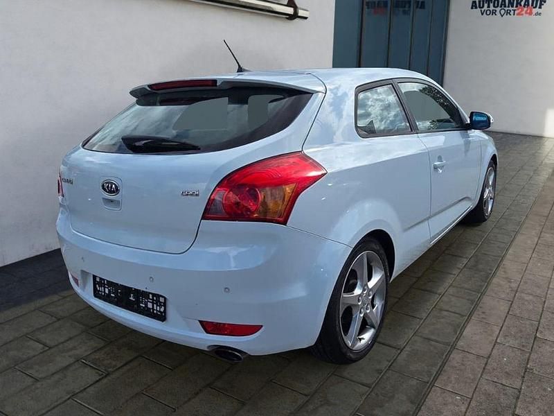 Gebraucht Kia ProCeed Spirit 128 PS (94 kW) 2011 Weiß Kleinwagen