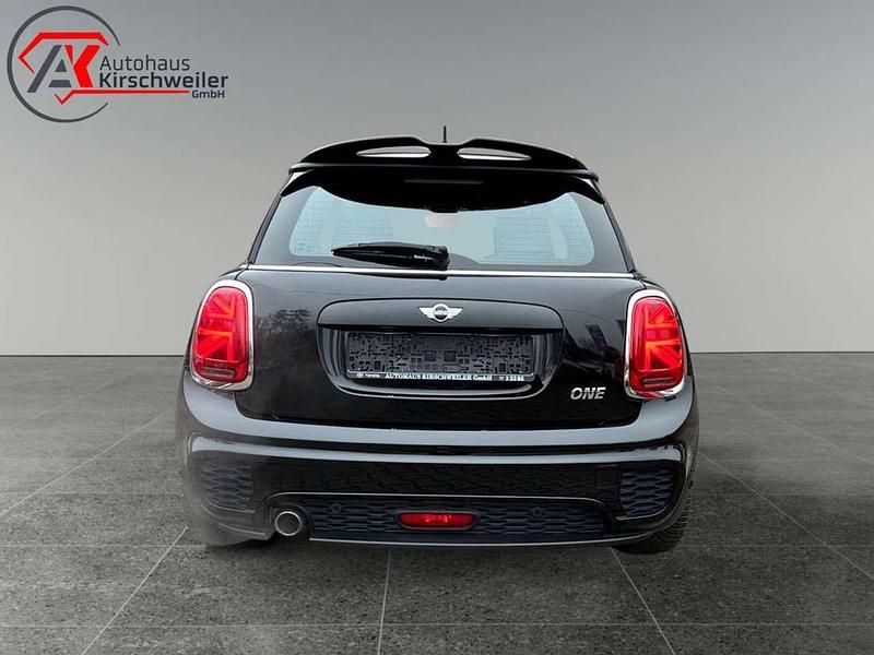 Second-hand Mini ONE 102 CP (75 kW) 2018 Negru Hatchback
