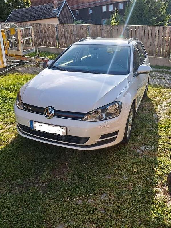 Weiß Gebraucht 2017 VW Golf VII Comfortline Kombi | 11.950 € (Guter Preis) - Bild 1/4