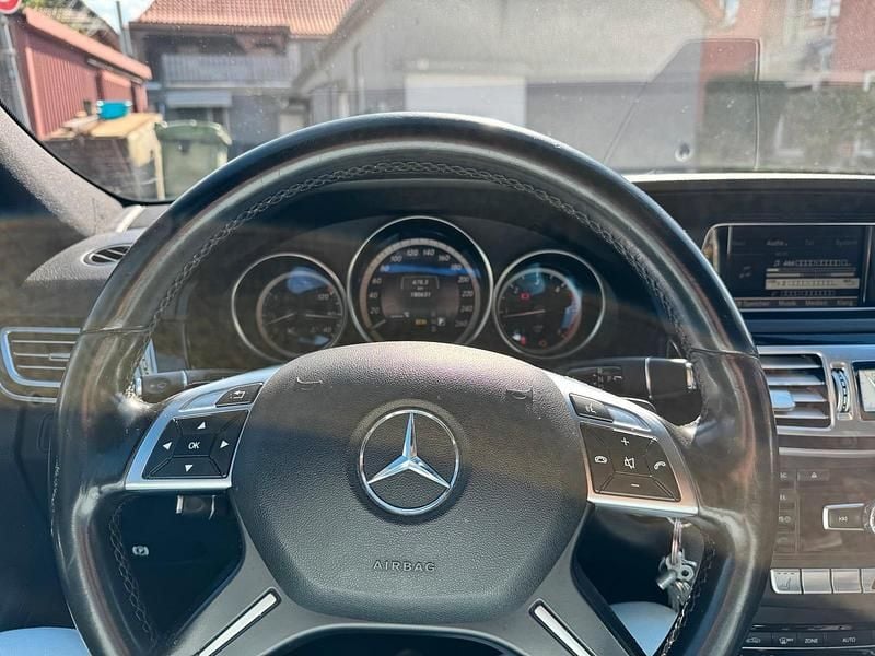 Gebraucht Mercedes E220 170 PS (125 kW) 2014 Braun Limousine