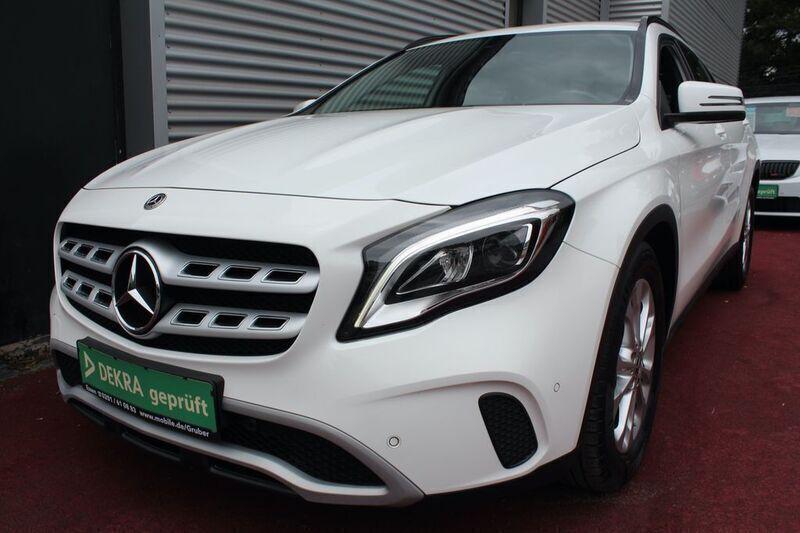 Polarweiss Gebraucht 2020 Mercedes GLA180 Style SUV | 22.399 € (Fairer Preis) - Bild 1/4
