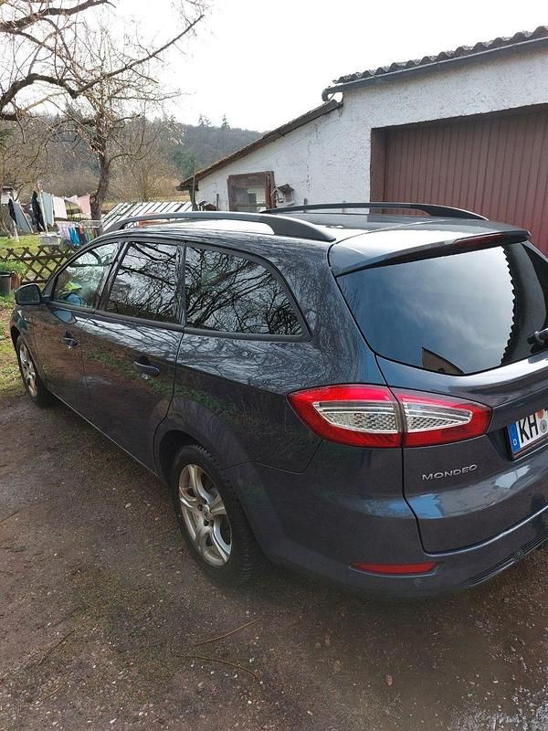 Gebraucht Ford Mondeo 160 PS (117 kW) 2011 Blau Kombi