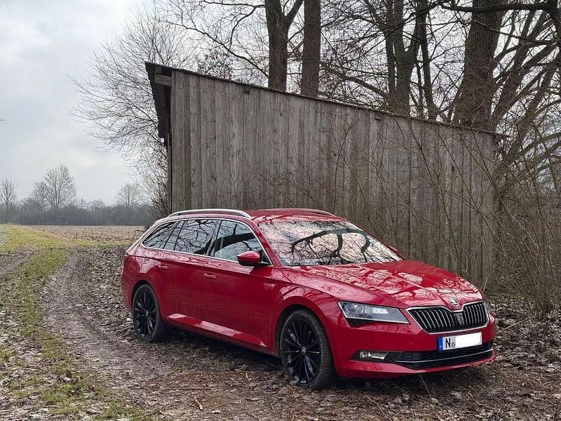 Gebraucht Skoda Superb Ambition 190 PS (139 kW) 2019 Rot Kombi