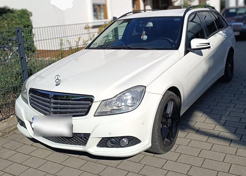Weiß Gebraucht 2011 Mercedes C200 Kombi | 9.800 € (Teuer) - Bild 1/4