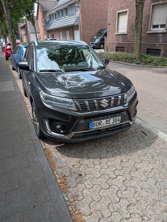 Schwarz Gebraucht 2020 Suzuki Vitara Comfort+ SUV | 16.000 € (Guter Preis) - Bild 1/4