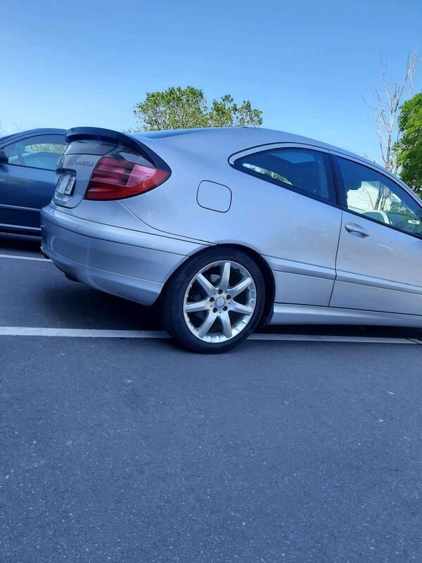 Silber Gebraucht 2002 Mercedes C200 Coupé | 2.500 € - Bild 1/4