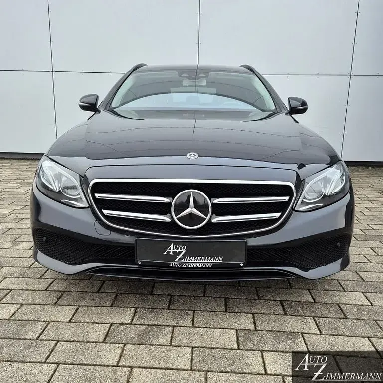 Gebraucht Mercedes E220 194 PS (142 kW) 2020 Schwarz Limousine