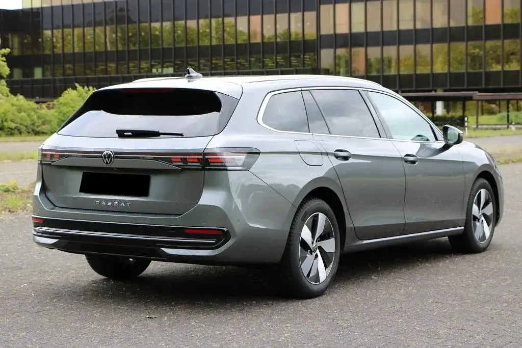 Używany VW Passat Elegance 150 KM (110 kW) 2025 Szary Kombi