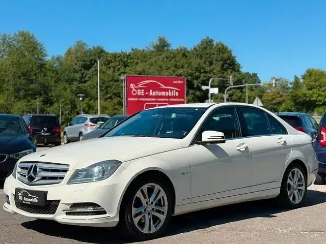 Gebraucht Mercedes C250 Avantgarde 204 PS (150 kW) 2012 Weiß Limousine