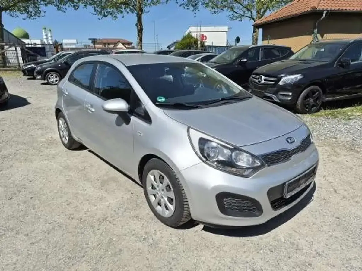 Gebraucht Kia Rio Edition 7 109 PS (80 kW) 2014 Silber Kleinwagen