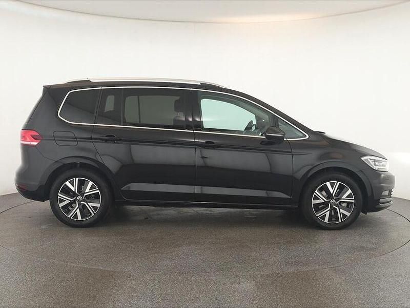 Gebraucht VW Touran Highline 150 PS (110 kW) 2025 Deep black perleffekt Van / Kleinbus