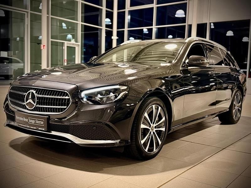 Gebraucht Mercedes E300 Avantgarde 306 PS (225 kW) 2022 Grau Limousine