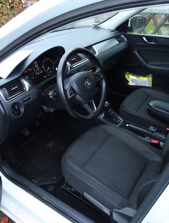 Gebraucht Skoda Rapid Cool Edition 105 PS (77 kW) 2015 Weiß Kleinwagen