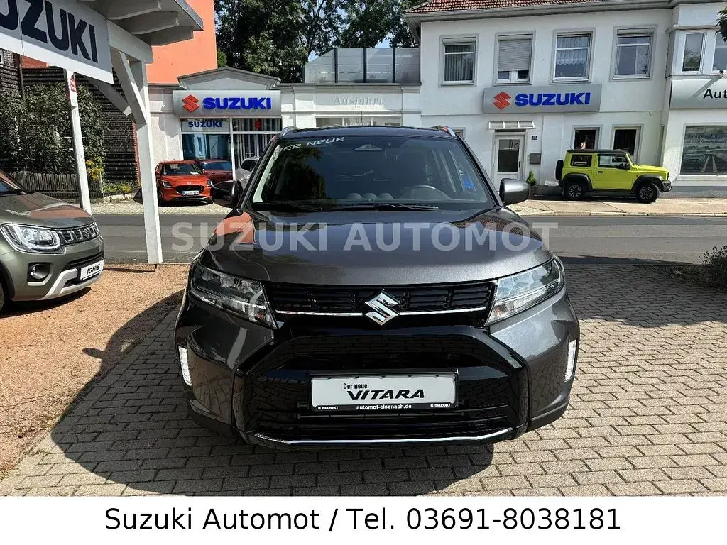 Neu Suzuki Vitara Club 110 PS (80 kW) 2026 Grau SUV