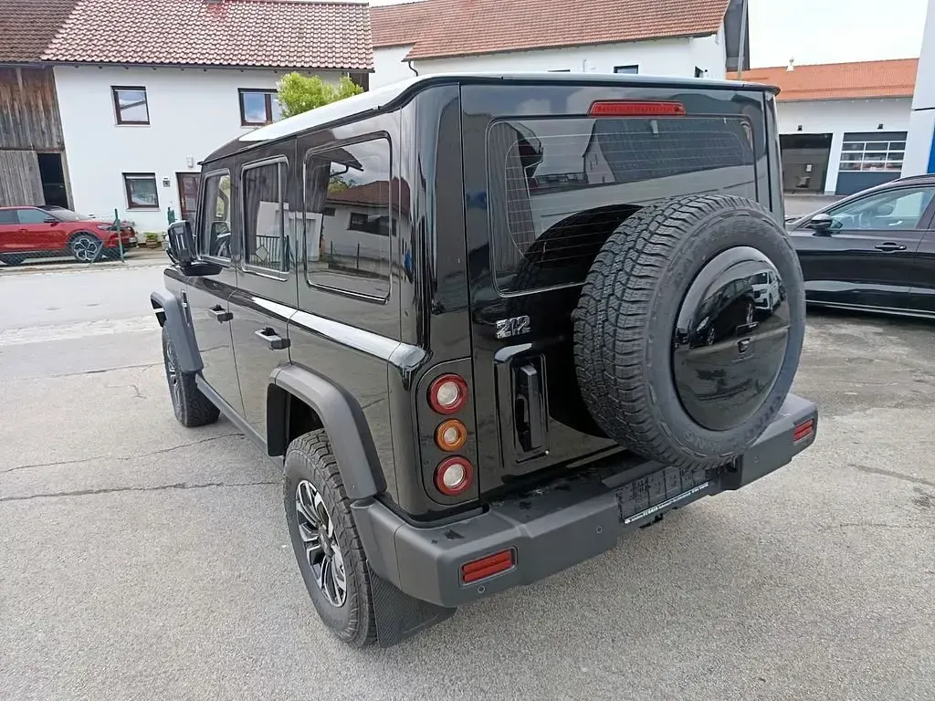 Neu BAW 212 166 PS (122 kW) 2026 Schwarz SUV