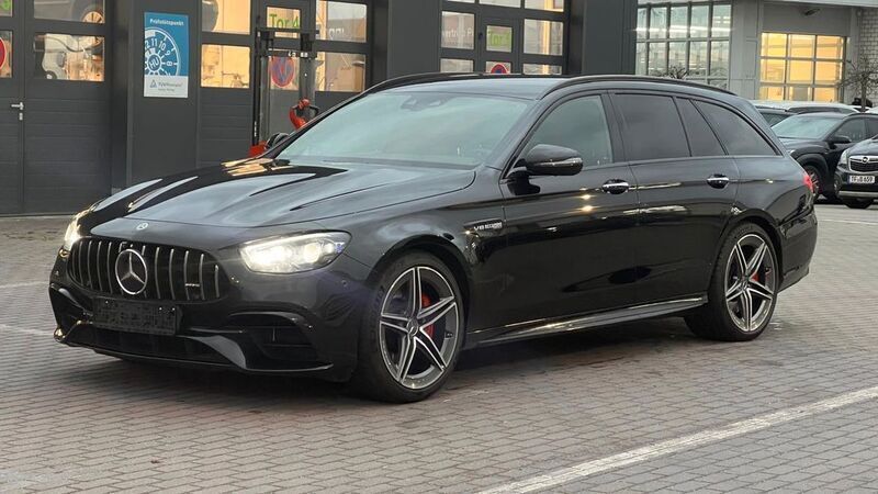 Schwarz Gebraucht 2021 Mercedes E63 AMG AMG Kombi | 99.500 € - Bild 1/4