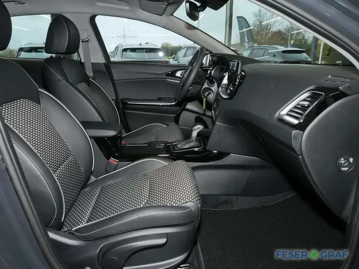 Neu Kia XCeed Comfort 150 PS (110 kW) 2026 Pentametal grau SUV