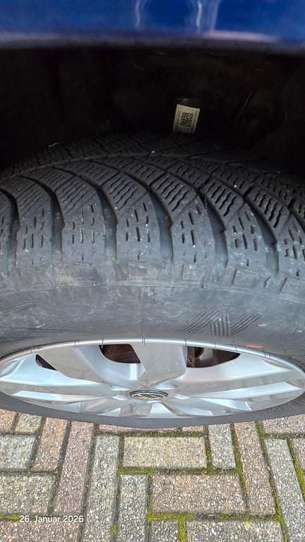 Gebraucht VW Touran Trendline 110 PS (80 kW) 2015 Blau Van / Kleinbus