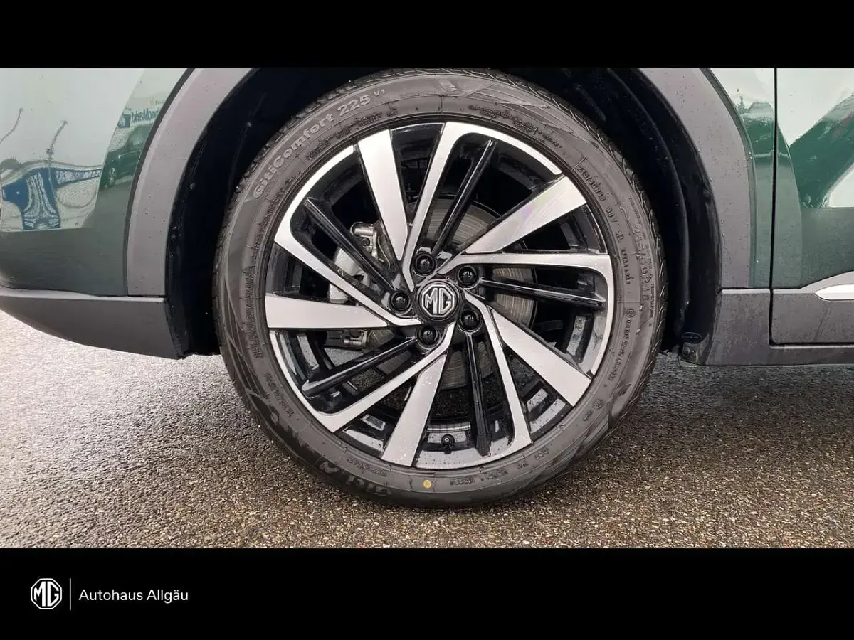 Neu MG ZS Luxury 197 PS (144 kW) 2026 Emerald green SUV