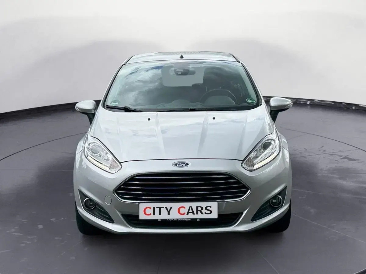 Gebraucht Ford Fiesta Titanium 101 PS (74 kW) 2013 Silber Kleinwagen