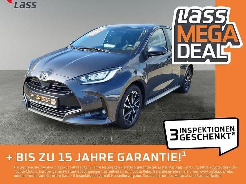 Grau Gebraucht 2022 Toyota Yaris Team Limousine | 16.480 € (Fairer Preis) - Bild 1/4