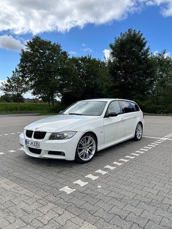 Weiß Gebraucht 2008 BMW 335 Sport Line Kombi | 8.000 € (Guter Preis) - Bild 1/4