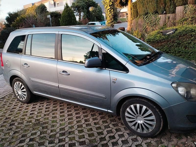 Gebraucht Opel Zafira Edition 110 PS (80 kW) 2010 Grau Van / Kleinbus