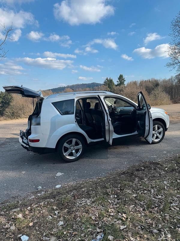 Gebraucht Mitsubishi Outlander 156 PS (114 kW) 2010 Weiß SUV