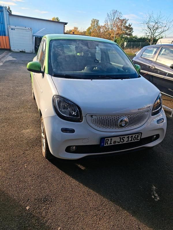 Weiß Gebraucht 2017 Smart ForFour Electric Drive Kleinwagen | 7.990 € (Fairer Preis) - Bild 1/4
