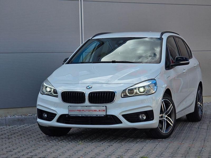 Weiß Gebraucht 2017 BMW 225 Active Tourer iPerformance Van / Kleinbus | 12.900 € (Fairer Preis) - Bild 1/4